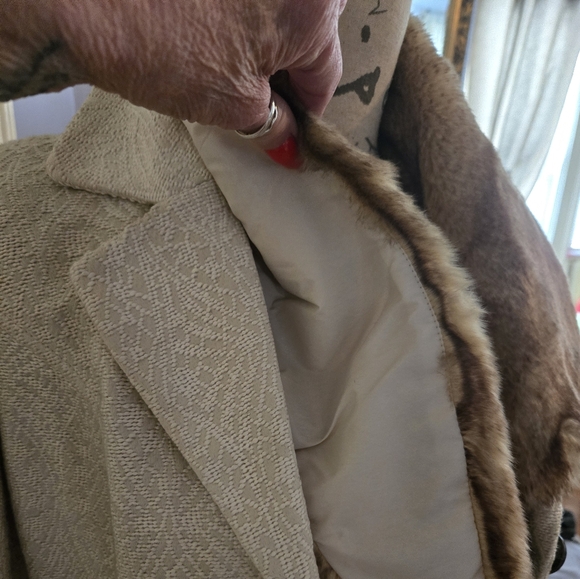 Beautiful Fitted White/Cream Brocade Coat W Removal FUR Collar Sz Small, Merona - Picture 12 of 16